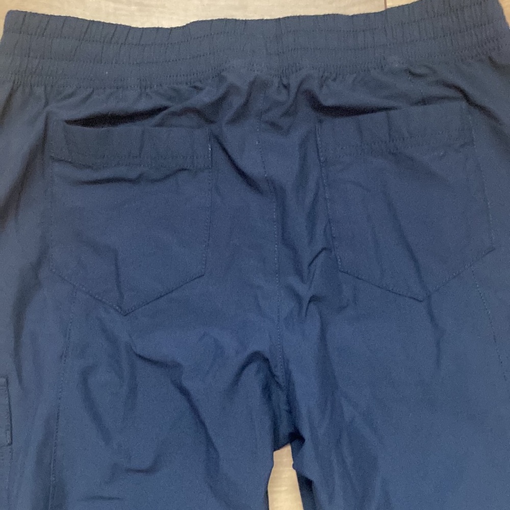 North Face Nylon Joggers. Size 2 - Picture 11 of 11